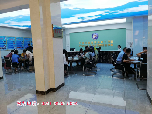 石家莊鐵路學(xué)校報(bào)名用本人到校嗎？